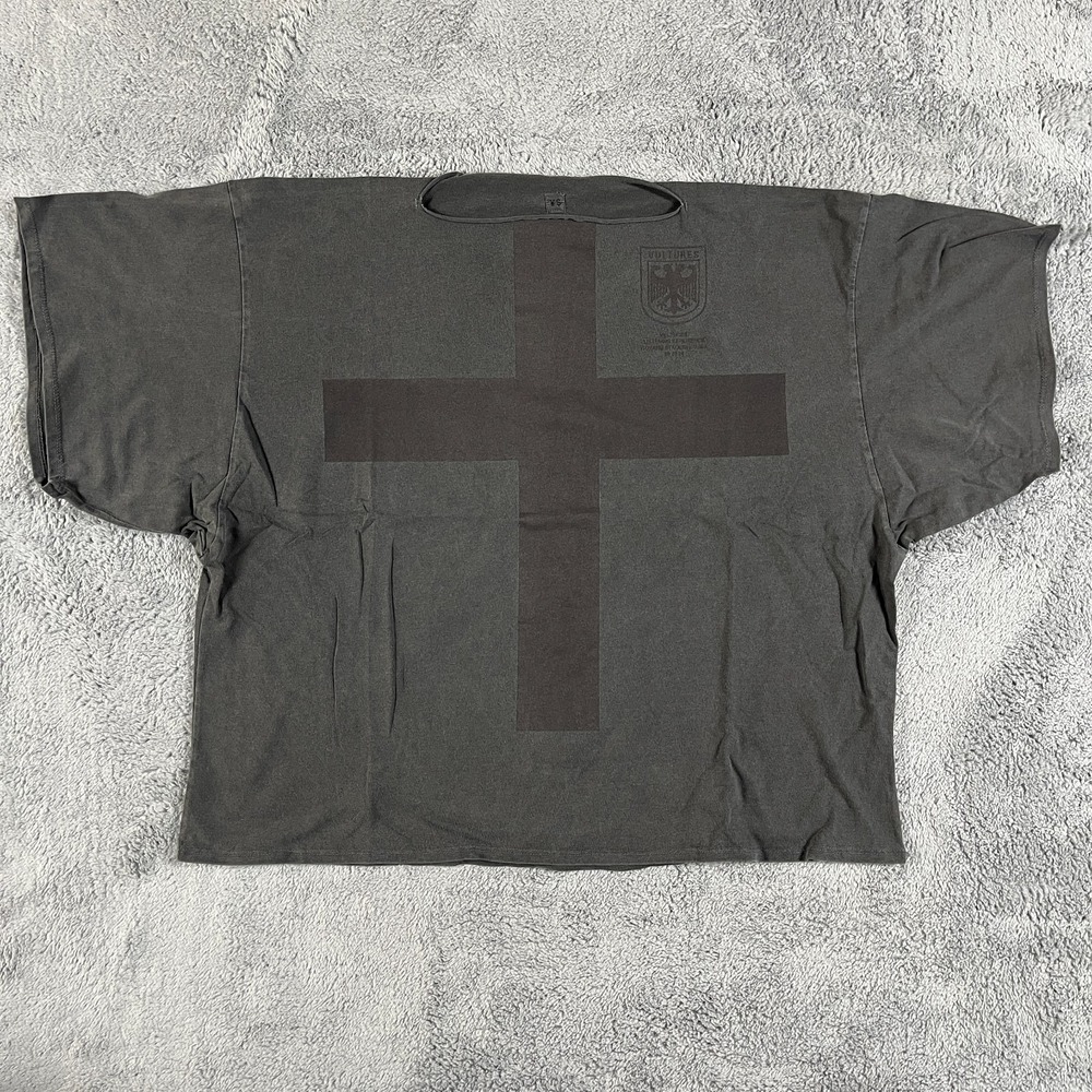 Vultures Mens Gray Graphic Cross Logo Short Sleeve Shirt Medium Oversized 2